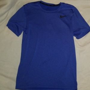 💥1/2 off bundles💥 Men's Dri-Fit Nike tee